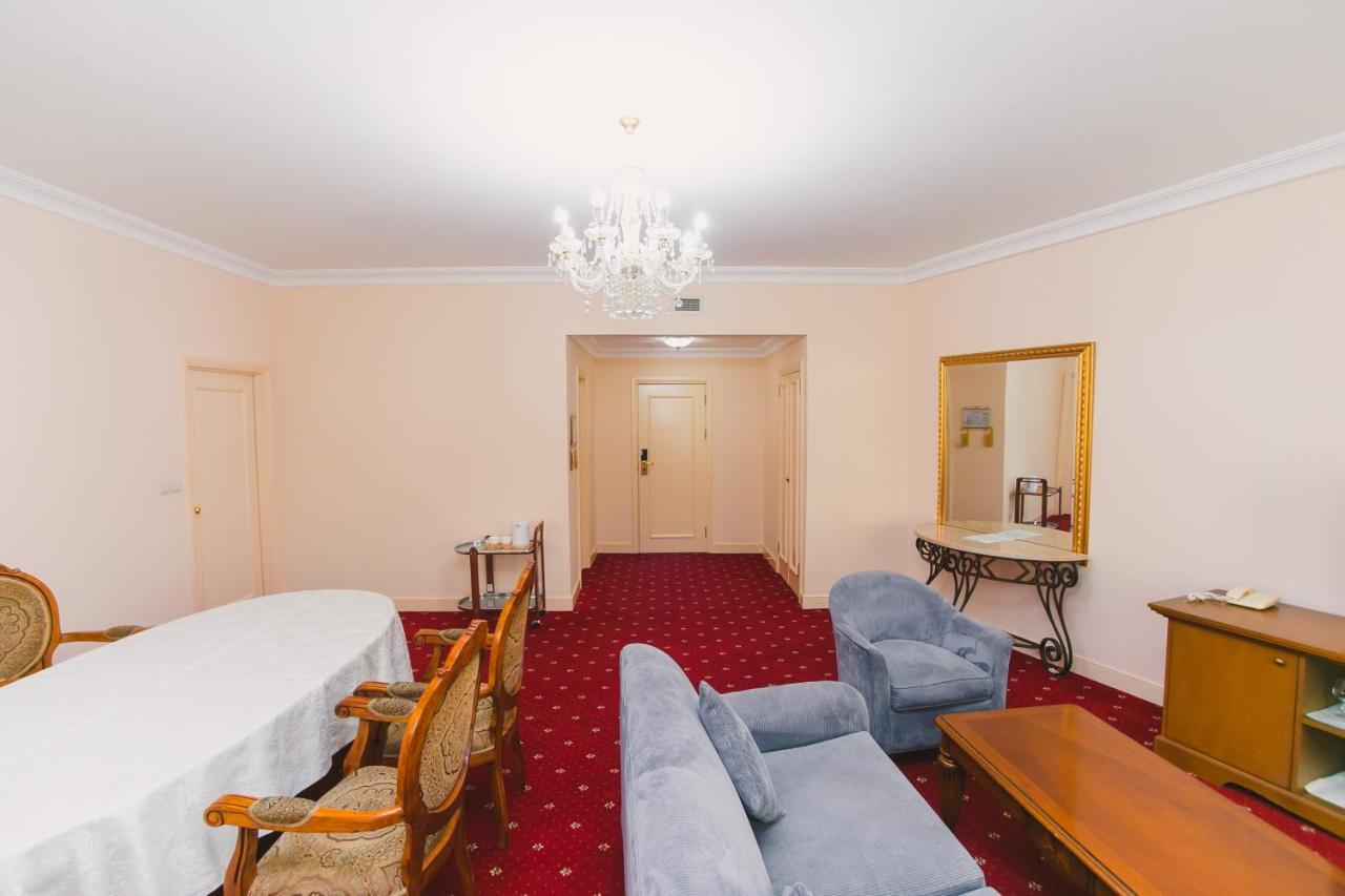 Акку Hotel Astana Buitenkant foto