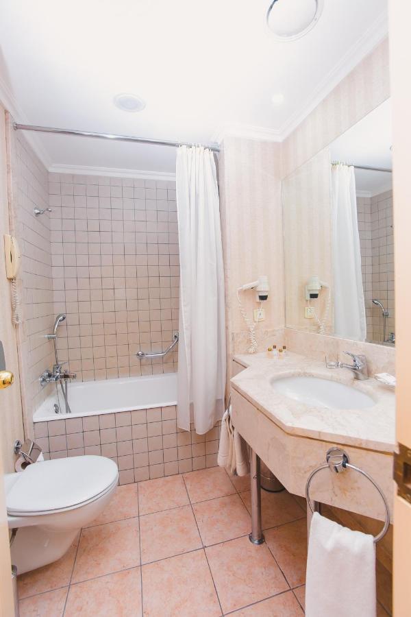 Акку Hotel Astana Buitenkant foto