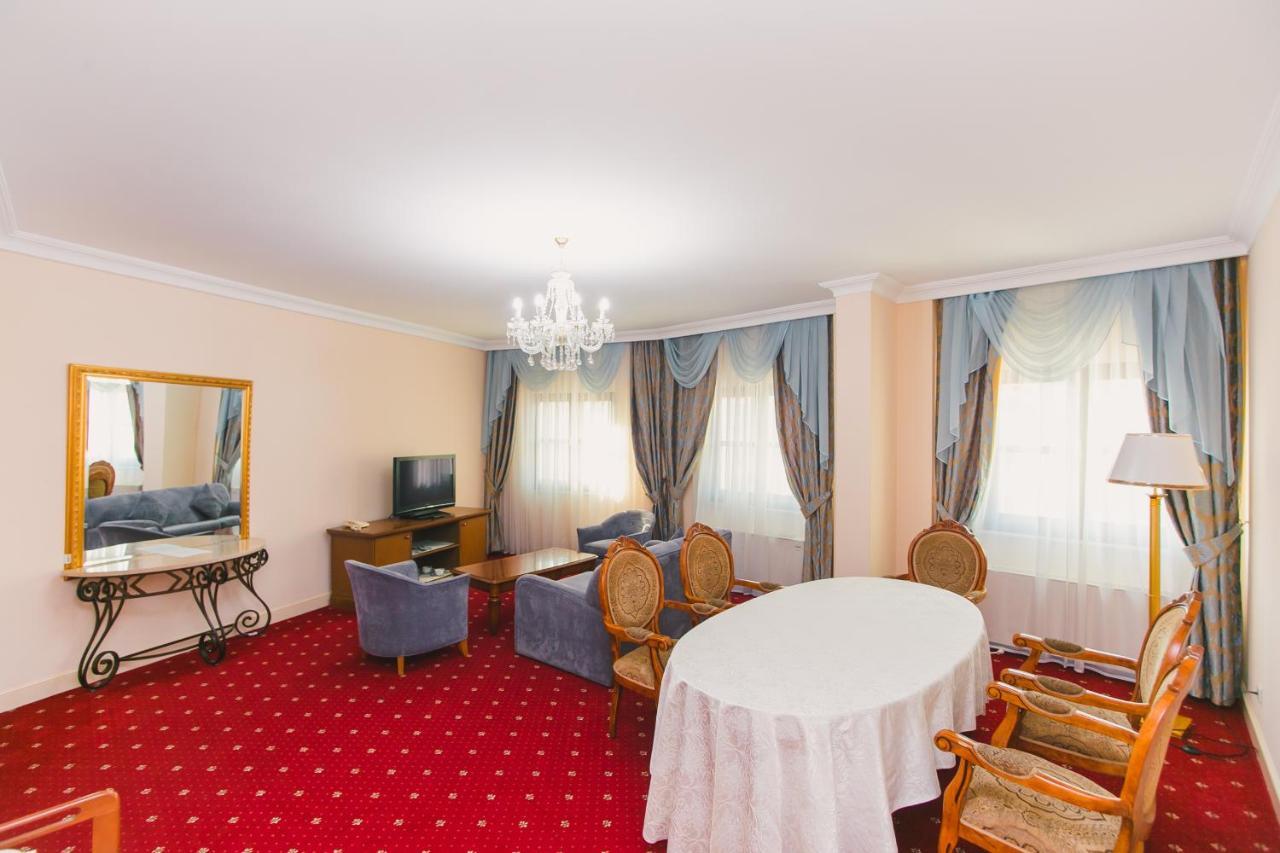 Акку Hotel Astana Buitenkant foto