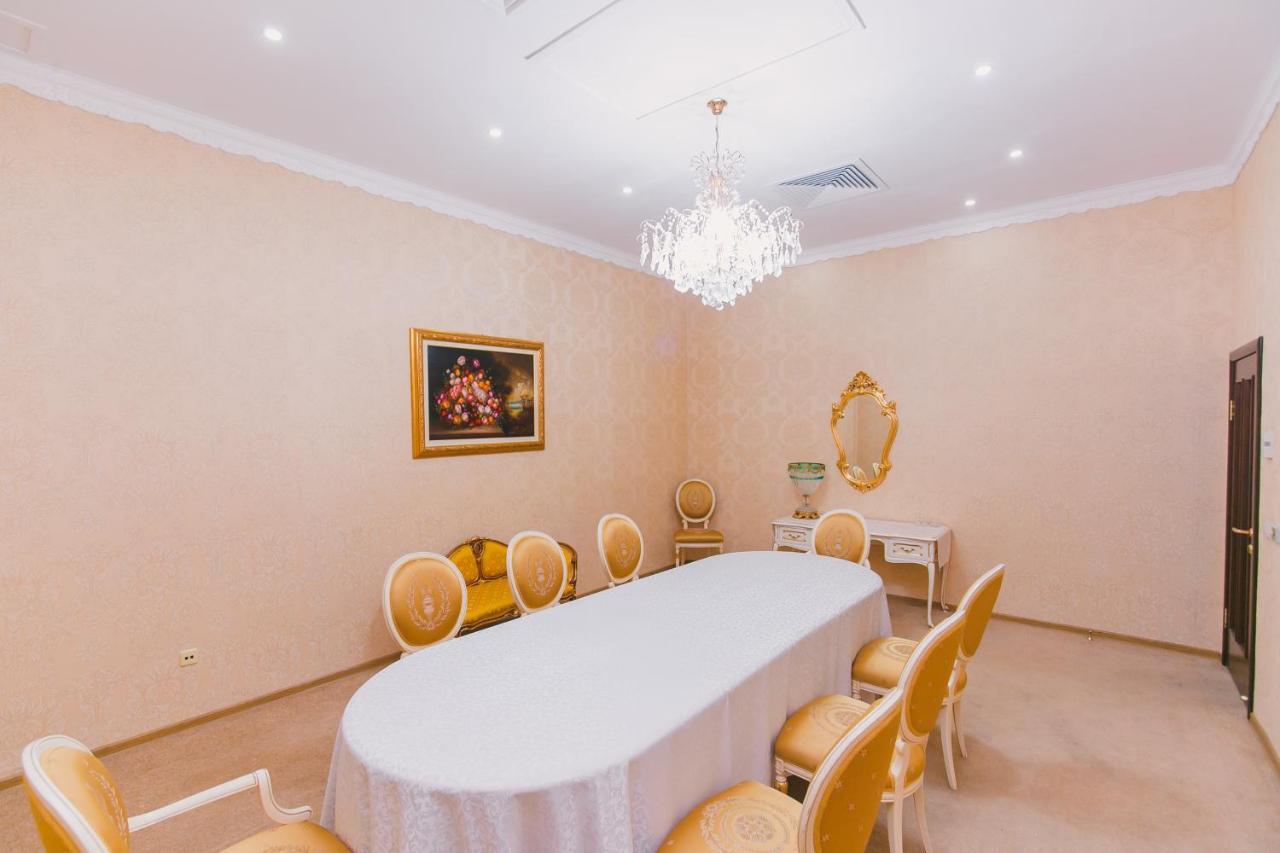 Акку Hotel Astana Buitenkant foto