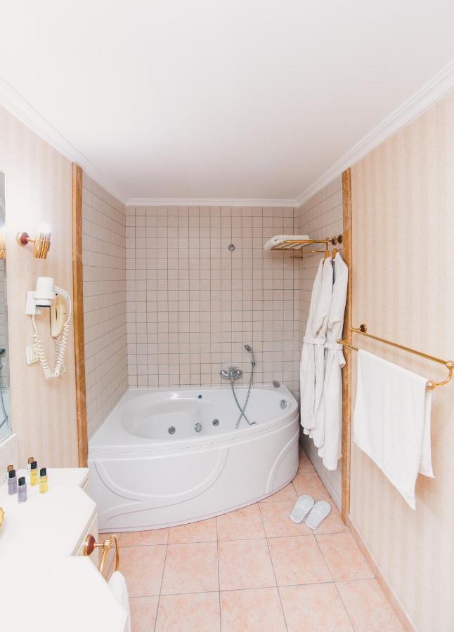 Акку Hotel Astana Buitenkant foto