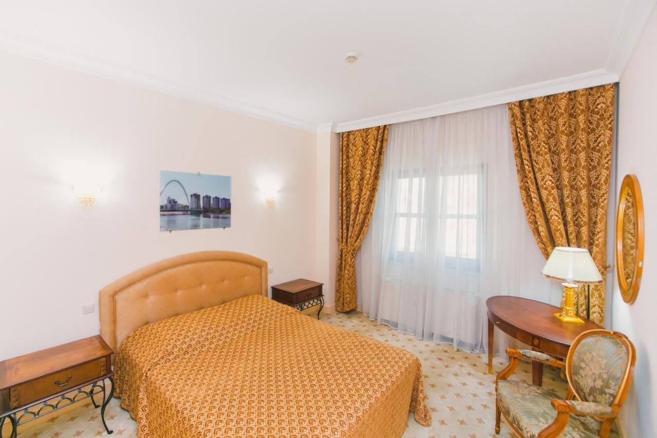Акку Hotel Astana Buitenkant foto